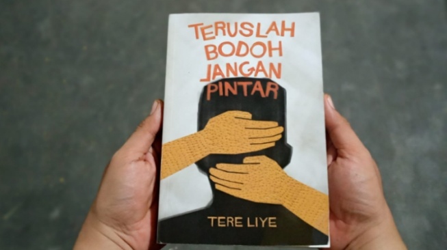 Tetaplah Bodoh Jangan Pintar: Ala Tere Liye