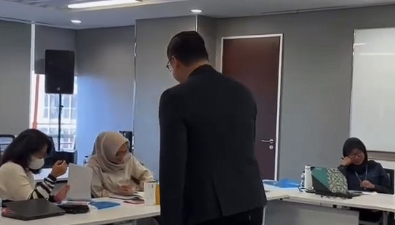 Komunikasi Intensif di Darya Varia: Persuasive Public Speaking