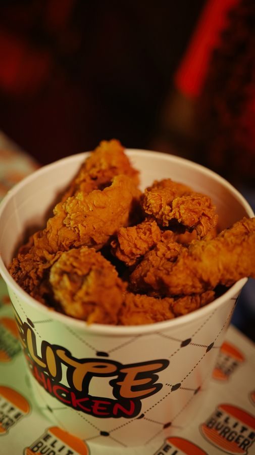 Krisis Ayam KFC UK 2018: Bagaimana Iklan “FCK” Mengubah Kegagalan Rantai Pasok Menjadi Kepercayaan Publik Krisis Ayam KFC UK 2018: Bagaimana Iklan “FCK” Mengubah Kegagalan Rantai Pasok Menjadi Kepercayaan Publik